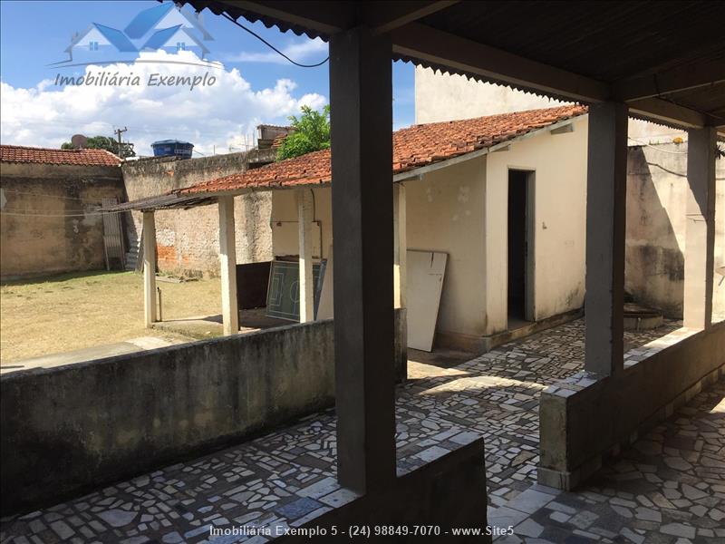 Casa para Venda ou Alugar no Vila Julieta em Resende